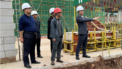 向誠、石鎮(zhèn)槐暗訪工程項(xiàng)目建設(shè)和企業(yè)運(yùn)營(yíng)管理工作